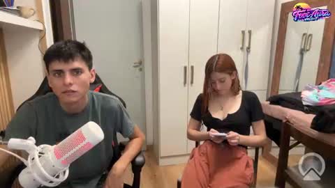 Snapshot of footaurastudio chatting on June 11, 2026, 2:33 am footaurastudio online show from June 11, 2026, 2:33 am