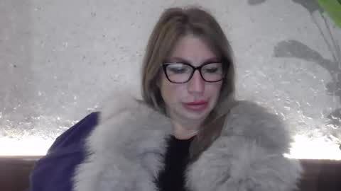 fox_red_lady7 online show from December 6, 2024, 9:35 pm