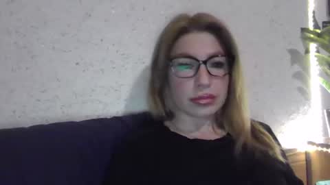 fox_red_lady7 online show from January 6, 2025, 6:10 pm