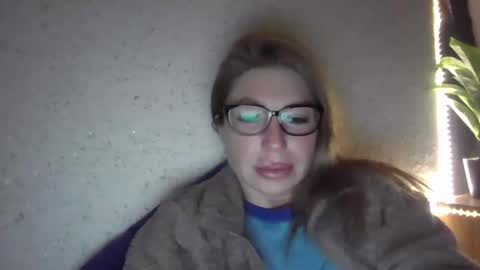 fox_red_lady7 online show from February 7, 2025, 9:15 pm