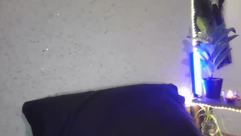 fox_red_lady7 online show from February 26, 2025, 6:21 pm