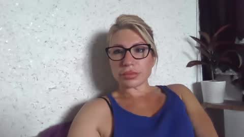 fox_red_lady7 online show from September 24, 2025, 5:55 am