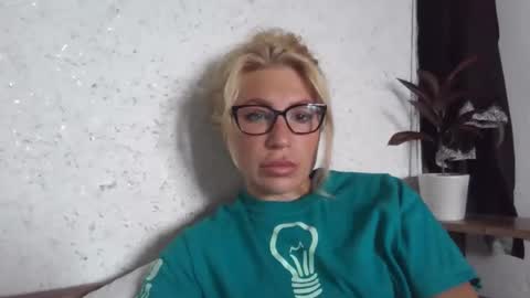 fox_red_lady7 online show from September 29, 2025, 8:30 am