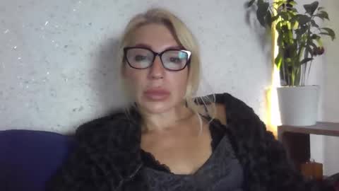 fox_red_lady7 online show from October 9, 2025, 10:13 am