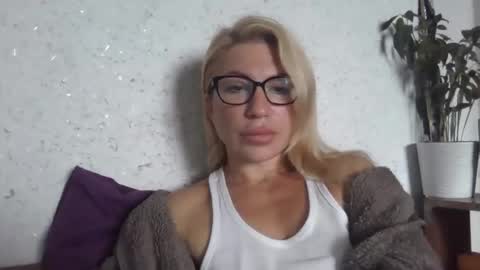 fox_red_lady7 online show from October 11, 2025, 9:41 am