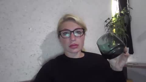 fox_red_lady7 online show from October 13, 2025, 4:51 pm