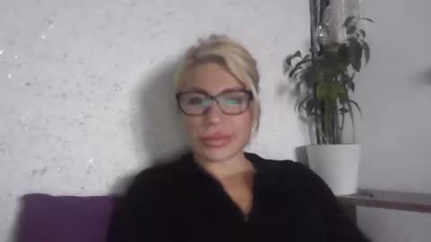 fox_red_lady7 online show from October 18, 2025, 9:54 am