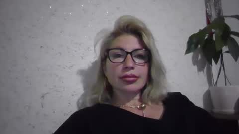 fox_red_lady7 online show from May 17, 2026, 7:21 pm