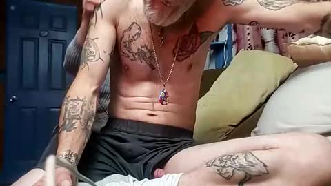 Snapshot of foxbodydave chatting on December 21, 2025, 11:28 am foxbodydave online show from December 21, 2025, 11:28 am