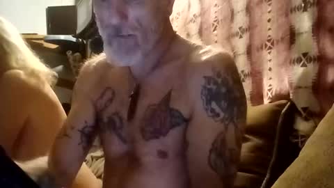 Snapshot of foxbodydave chatting on February 4, 2026, 10:32 am foxbodydave online show from February 4, 2026, 10:32 am