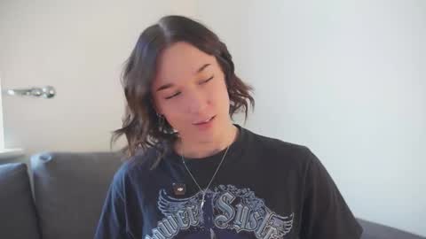 Em      online show from September 21, 2025, 12:29 pm