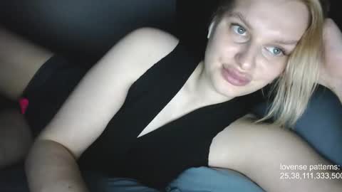 i am your baby Alien  online show from November 4, 2025, 9:03 pm