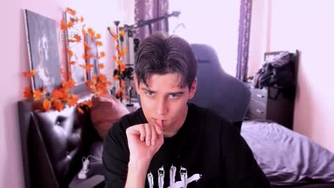 Foxicfu online show from November 13, 2025, 8:57 am