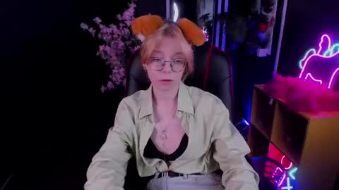 Snapshot of foxxxypolly chatting on June 17, 2026, 5:32 am Polly online show from June 17, 2026, 5:32 am