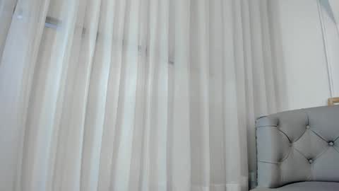 Snapshot of foxy200__ chatting on February 3, 2025, 11:05 pm Foxy online show from February 3, 2025, 11:05 pm