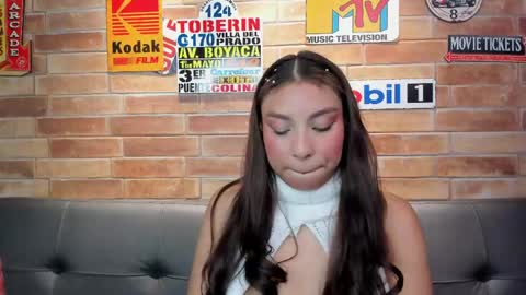Snapshot of foxy_antonela chatting on May 19, 2026, 2:40 am Miss Antonela online show from May 19, 2026, 2:40 am