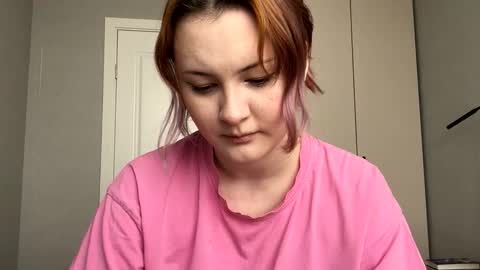Snapshot of foxydollkate chatting on April 22, 2026, 7:33 am Kate online show from April 22, 2026, 7:33 am