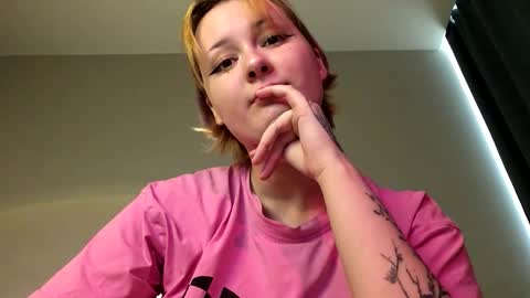 Snapshot of foxydollkate chatting on April 27, 2026, 12:25 pm Kate online show from April 27, 2026, 12:25 pm