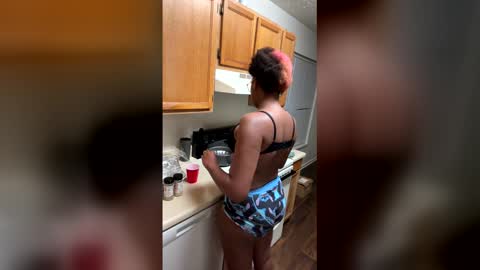 Snapshot of foxygoddess18 chatting on May 3, 2026, 12:27 am foxygoddess18 online show from May 3, 2026, 12:27 am