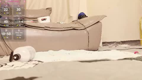 yiyi online show from April 18, 2026, 11:58 am