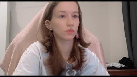 fran_bow online show from February 1, 2025, 12:18 am