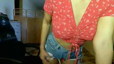 Snapshot of francelune chatting on May 26, 2026, 9:05 am francelune online show from May 26, 2026, 9:05 am