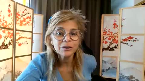 Snapshot of francelune chatting on June 8, 2026, 2:06 pm francelune online show from June 8, 2026, 2:06 pm