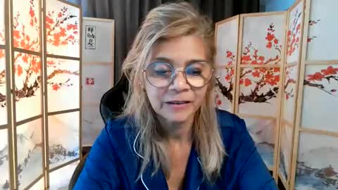 Snapshot of francelune chatting on June 9, 2026, 2:17 pm francelune online show from June 9, 2026, 2:17 pm