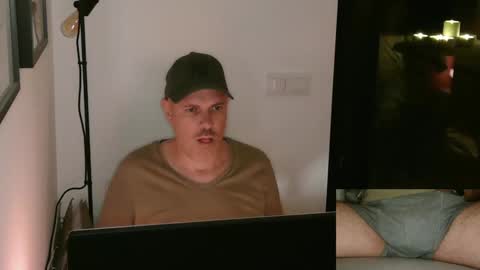 Snapshot of francescoes chatting on January 5, 2025, 5:41 pm francescoes online show from January 5, 2025, 5:41 pm
