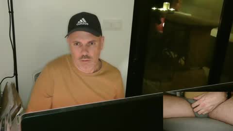 Snapshot of francescoes chatting on January 8, 2025, 6:41 pm francescoes online show from January 8, 2025, 6:41 pm