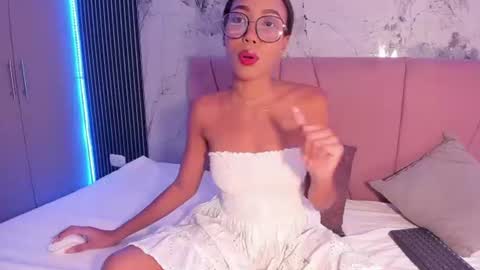 Laura online show from July 22, 2026, 7:27 pm