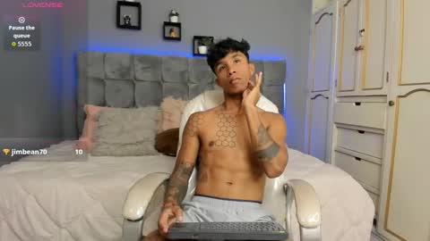 frank98_ online show from September 22, 2025, 7:49 pm