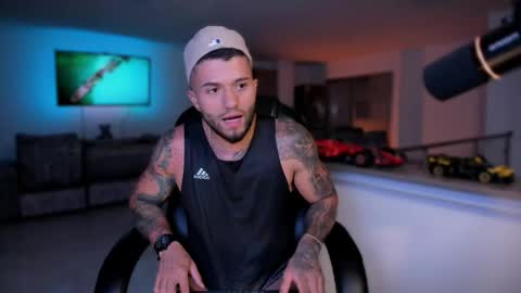 Frank Farrell. Hey remember to give me a thumbs up Ty online show from September 8, 2025, 11:15 pm