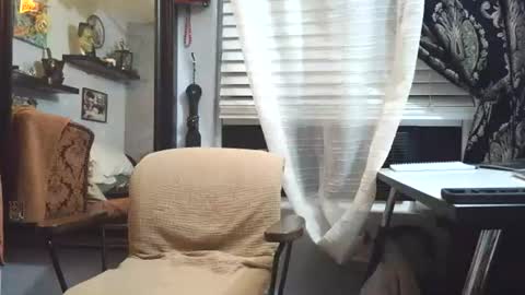Snapshot of frankiedray chatting on June 23, 2026, 4:10 am Frankie DRay LikeFollowShareBuild online show from June 23, 2026, 4:10 am