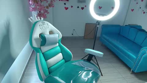 Franshesca online show from February 23, 2026, 7:33 pm