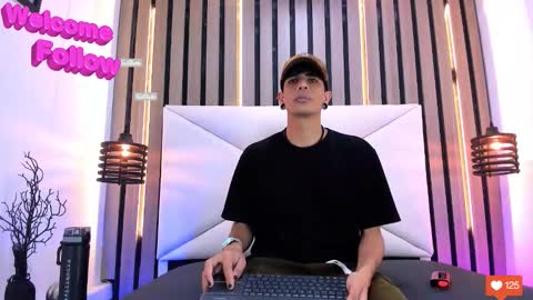 Snapshot of franvill_trato chatting on October 22, 2025, 7:13 pm Franvill trato online show from October 22, 2025, 7:13 pm