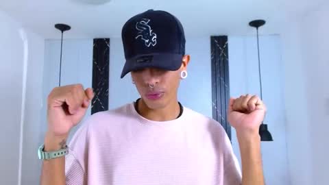 Snapshot of franvill_trato chatting on October 29, 2025, 8:10 pm Franvill trato online show from October 29, 2025, 8:10 pm