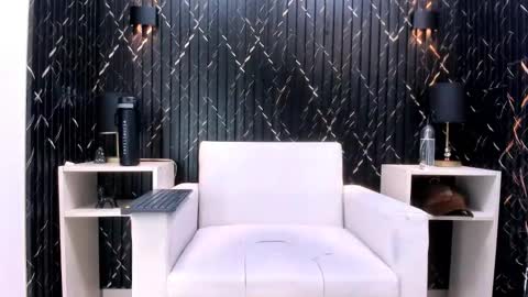 Snapshot of franvill_trato chatting on November 17, 2025, 5:30 pm Franvill trato online show from November 17, 2025, 5:30 pm