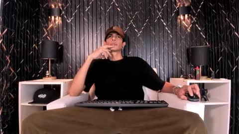 Snapshot of franvill_trato chatting on November 19, 2025, 7:47 pm Franvill trato online show from November 19, 2025, 7:47 pm