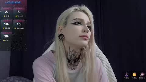 Snapshot of fraulein_mooon chatting on December 6, 2024, 3:08 am Asya UwU online show from December 6, 2024, 3:08 am