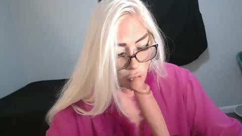 Freaky Barbi online show from September 20, 2025, 1:01 pm