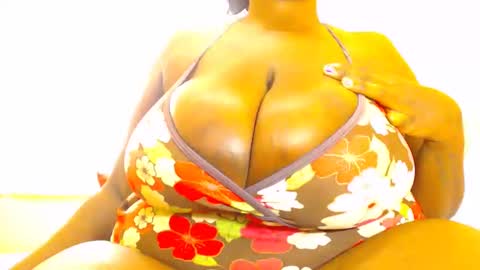 Snapshot of freakyboobsxx chatting on February 11, 2025, 12:48 pm Kimmy online show from February 11, 2025, 12:48 pm