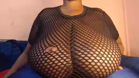 Snapshot of freakyboobsxx chatting on June 8, 2026, 2:17 pm Kimmy online show from June 8, 2026, 2:17 pm