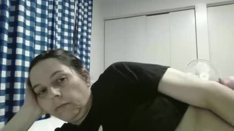 freckles232399 online show from April 15, 2026, 9:26 pm