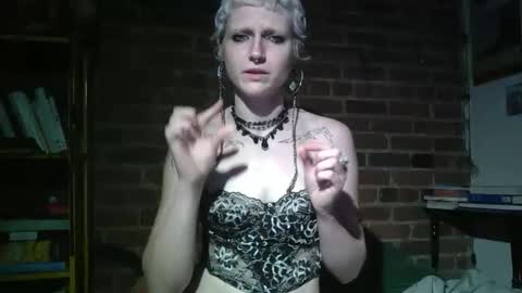 Lily Red online show from May 14, 2026, 2:40 am