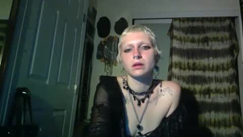 Lily Red online show from June 5, 2026, 6:52 am