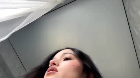 Mia online show from June 12, 2026, 5:28 am