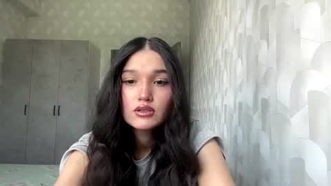 Mia online show from June 13, 2026, 5:05 am