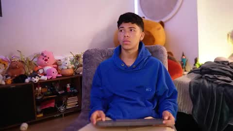 Juan  give it a thumbs up please its important online show from September 22, 2025, 11:23 am