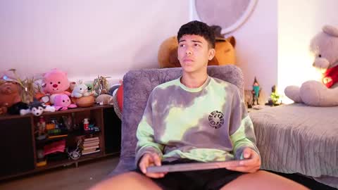 Juan  give it a thumbs up please its important online show from September 26, 2025, 11:14 am